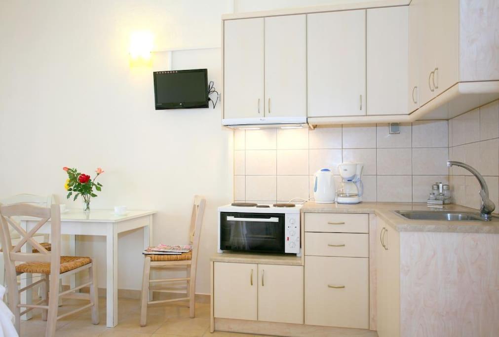 On The Beach Apartments Khóra Sfakíon Exterior foto
